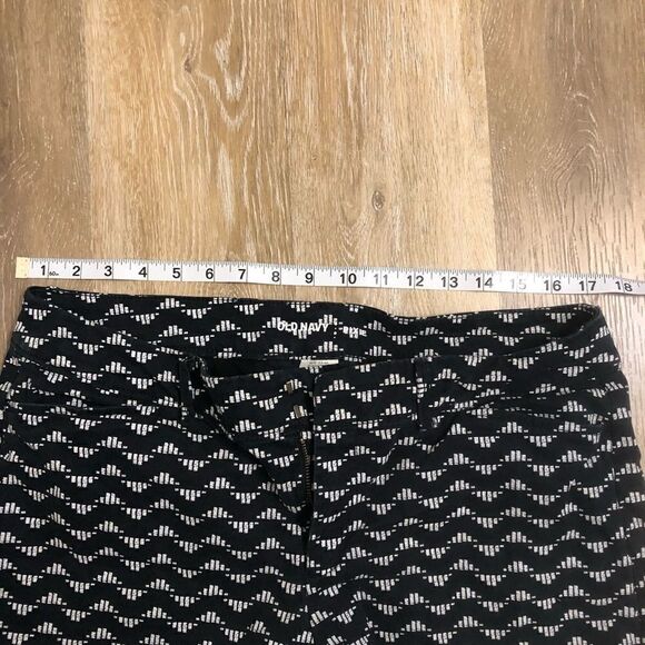 Old Navy Pixie Shorts black and white print mid hi rise 4” 10 Reg - Picture 12 of 14